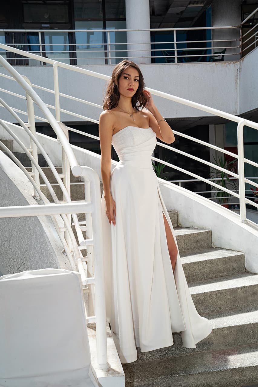 Venčanica sa visokim šlicem i otvorenim ramenima – Afrodita