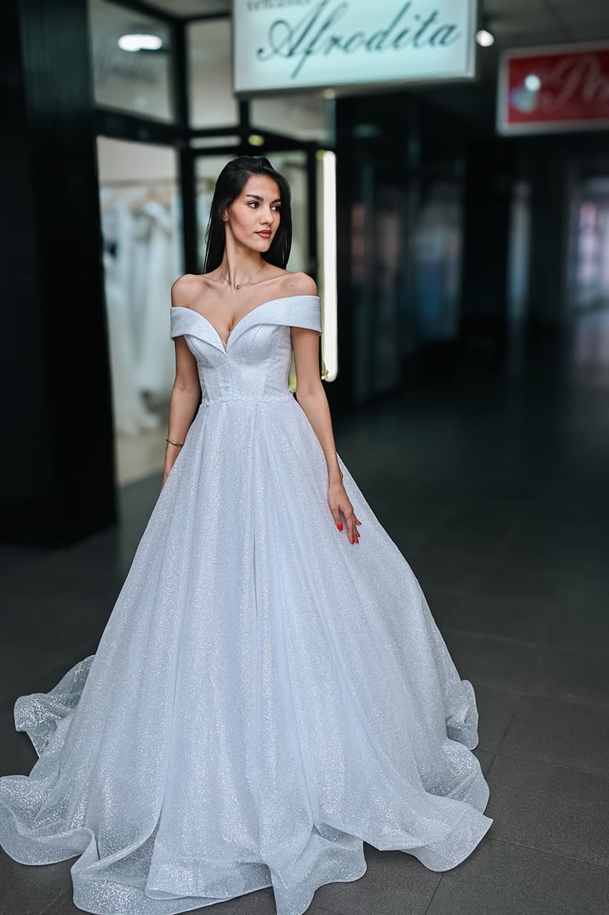 Off-shoulder princeza venčanica Afrodita u Beogradu