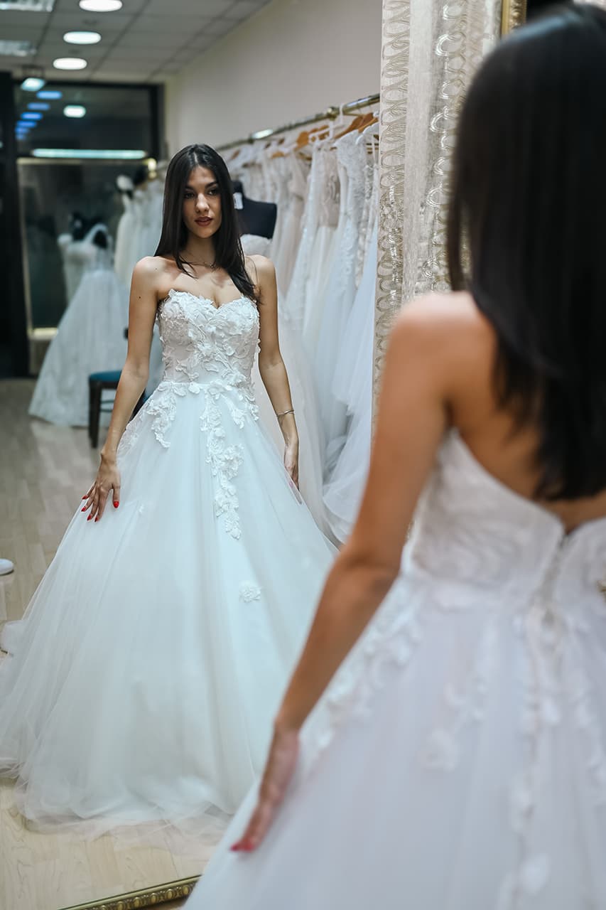 Princeza venčanica sa bogatom suknjom – Afrodita Beograd