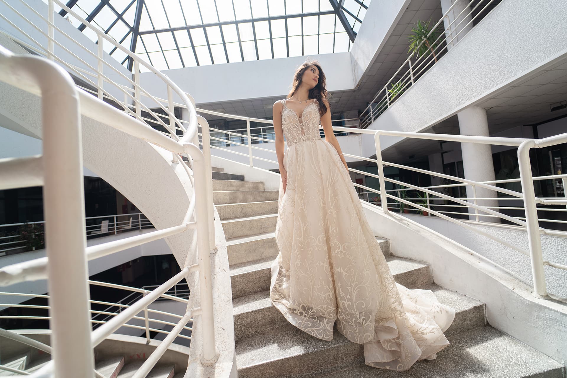 Venčanica sa čipkastim korsetom i šljokicama – Afrodita Beograd