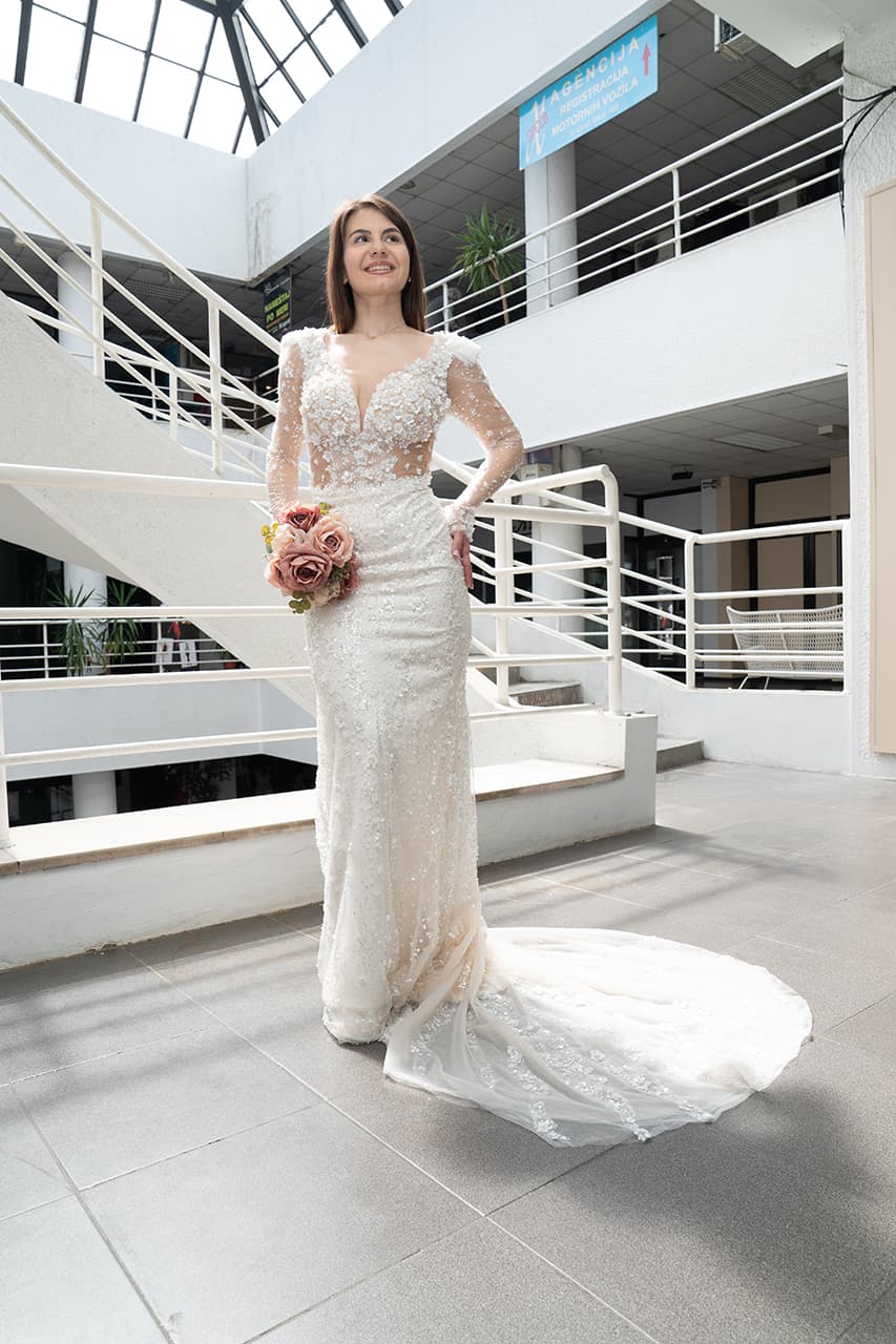 Venčanica sirena kroja sa dugim šlepom – Afrodita Beograd